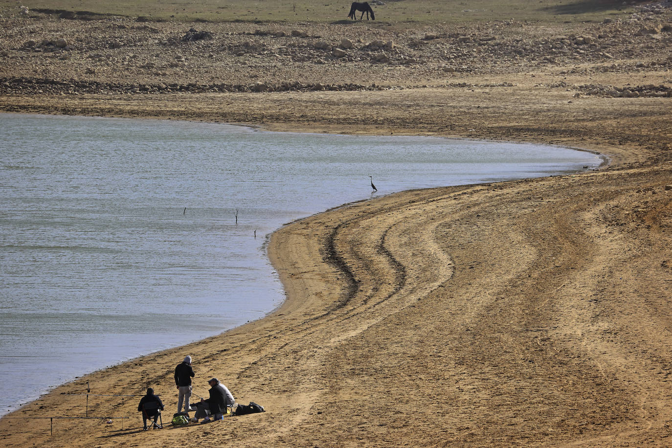 Fotos: Imáganes del Pantano del Ebro en octubre