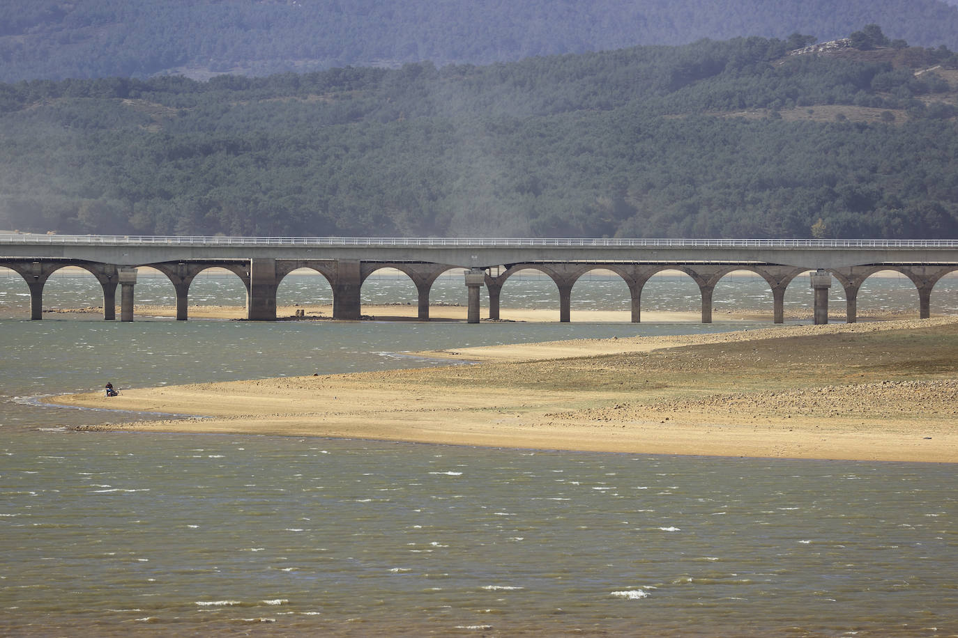 Fotos: Imáganes del Pantano del Ebro en octubre