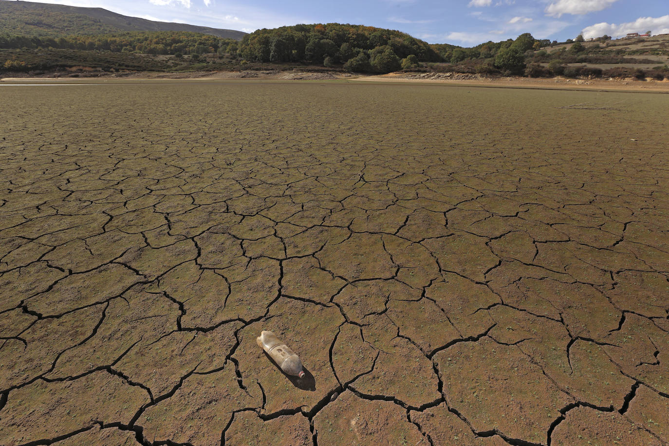 Fotos: Imáganes del Pantano del Ebro en octubre