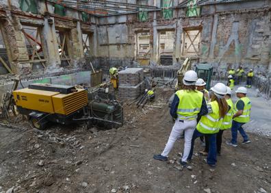 Imagen secundaria 1 - El Espacio Pereda, una compleja obra de «cirugía y relojería», afronta la fase previa a la cimentación