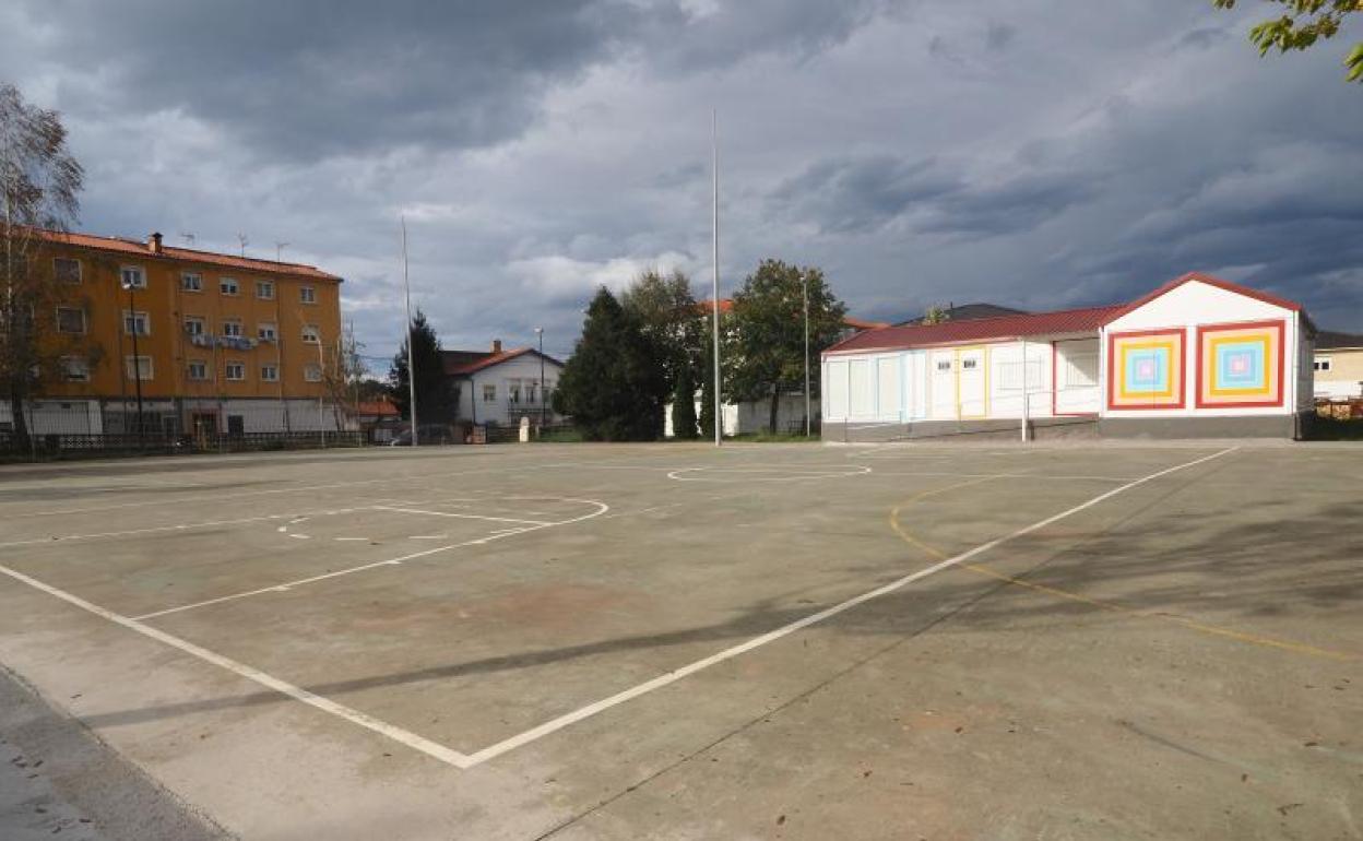 Estado actual de la pista deportiva, junto al Centro Cívico de Campuzano.