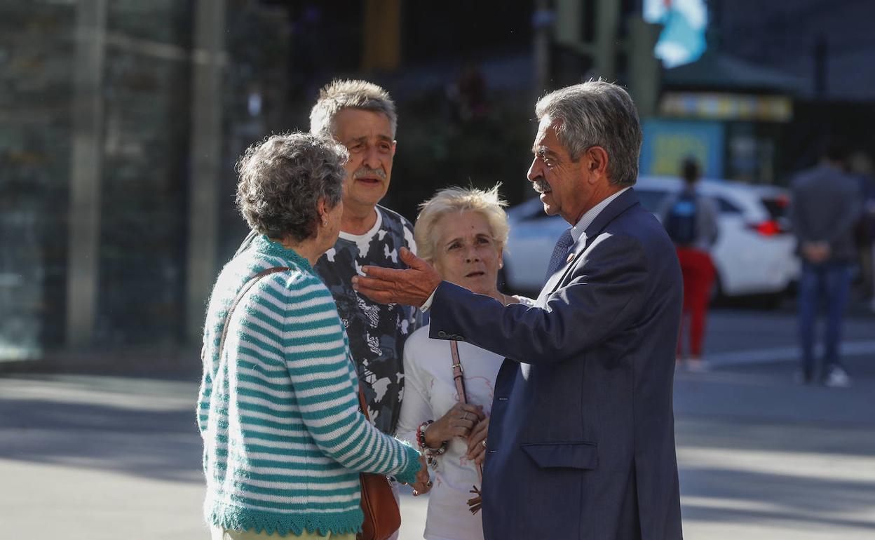 El PRC celebra la decisión de Revilla y el resto de partidos dice que era algo ya sabido