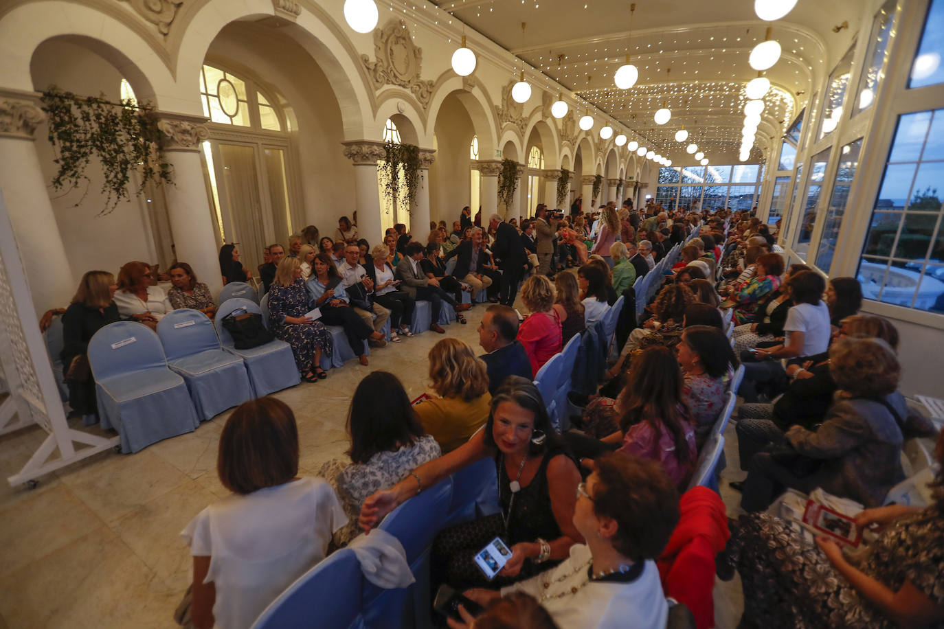 Público asistente al desfile.