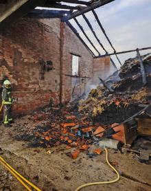 Imagen secundaria 2 - Imagenes de los daños producidos por el incendio desatado en Udías.