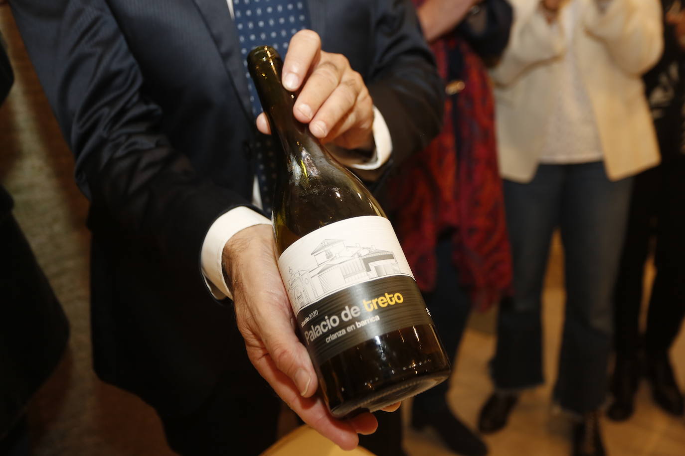 La Asociación de Sumilleres premia el Yenda albariño godello, de la bodega Sel D'Aiz, en la categoría de blanco joven; el Palacio de Treto de Pago Casa del Blanco, en el apartado de blanco con crianza en madera; y el vino tinto El Misterio, de Picos Cabariezo 