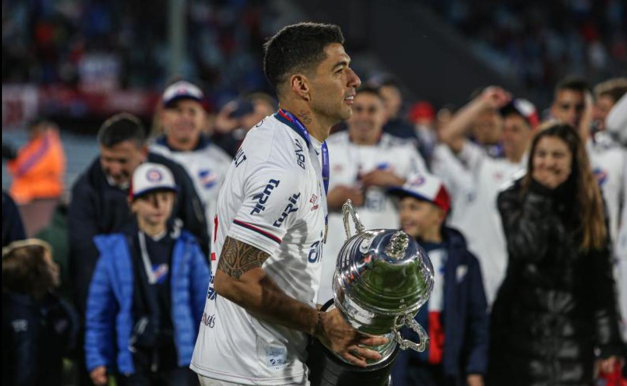 Luis Suárez celebrando el título de Uruguay con Nacional. 