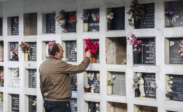 Imagen. Imágenes de este martes del cementerio de Ciriego (Santander).