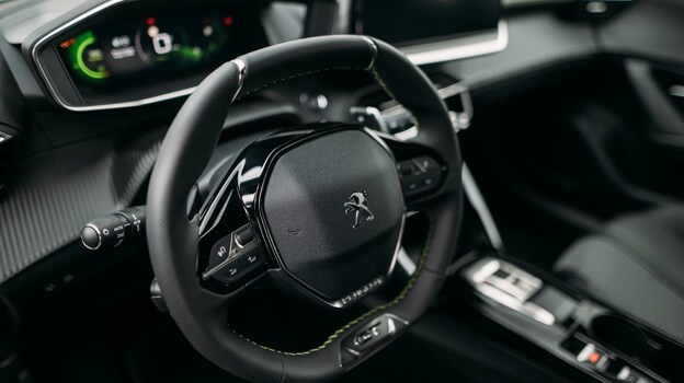 El Peugeot i-Cockpit presenta un volante pequeño por debajo del panel de instrumentos