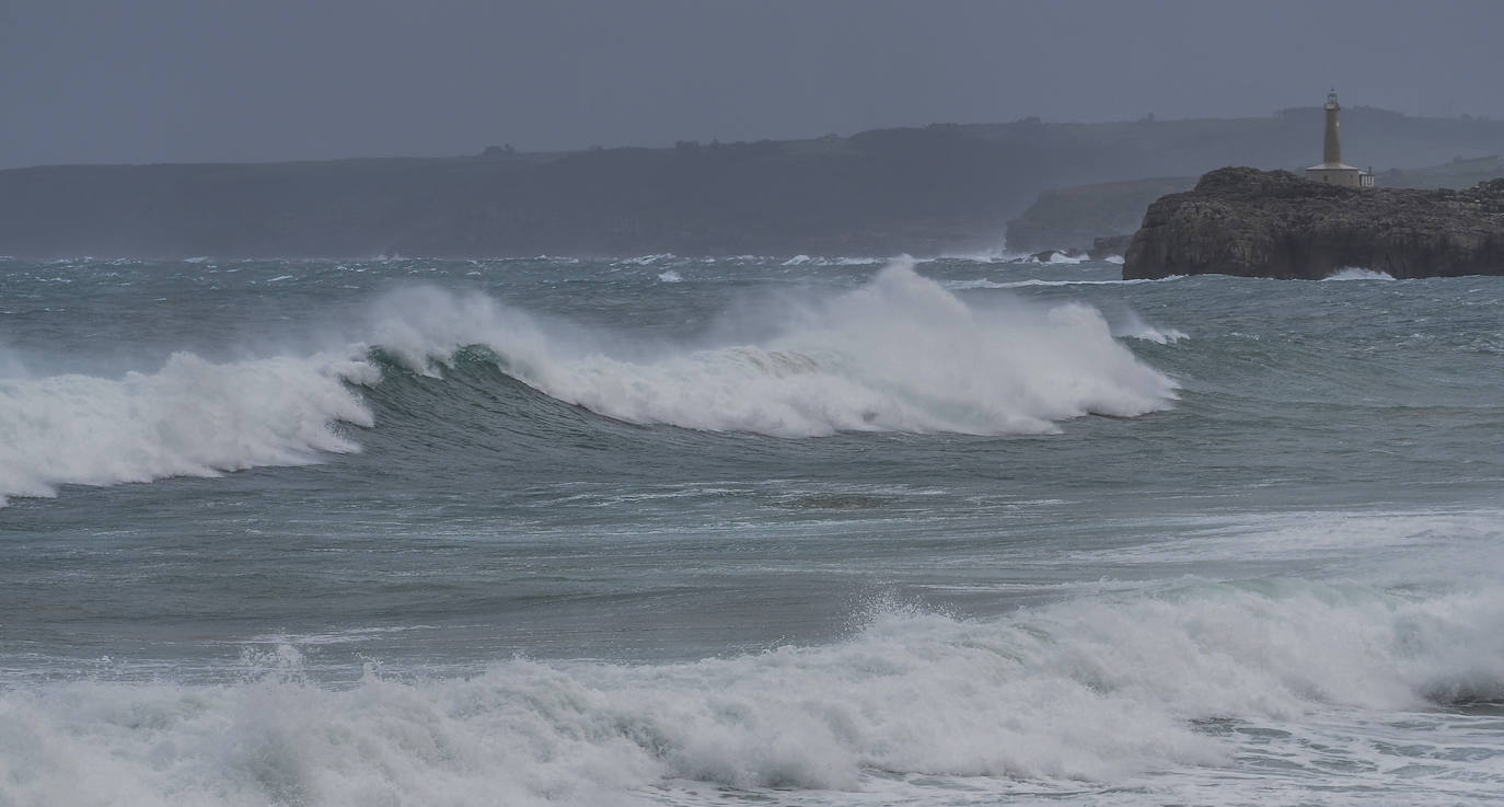 Fotos: Día de viento, lluvia y olas