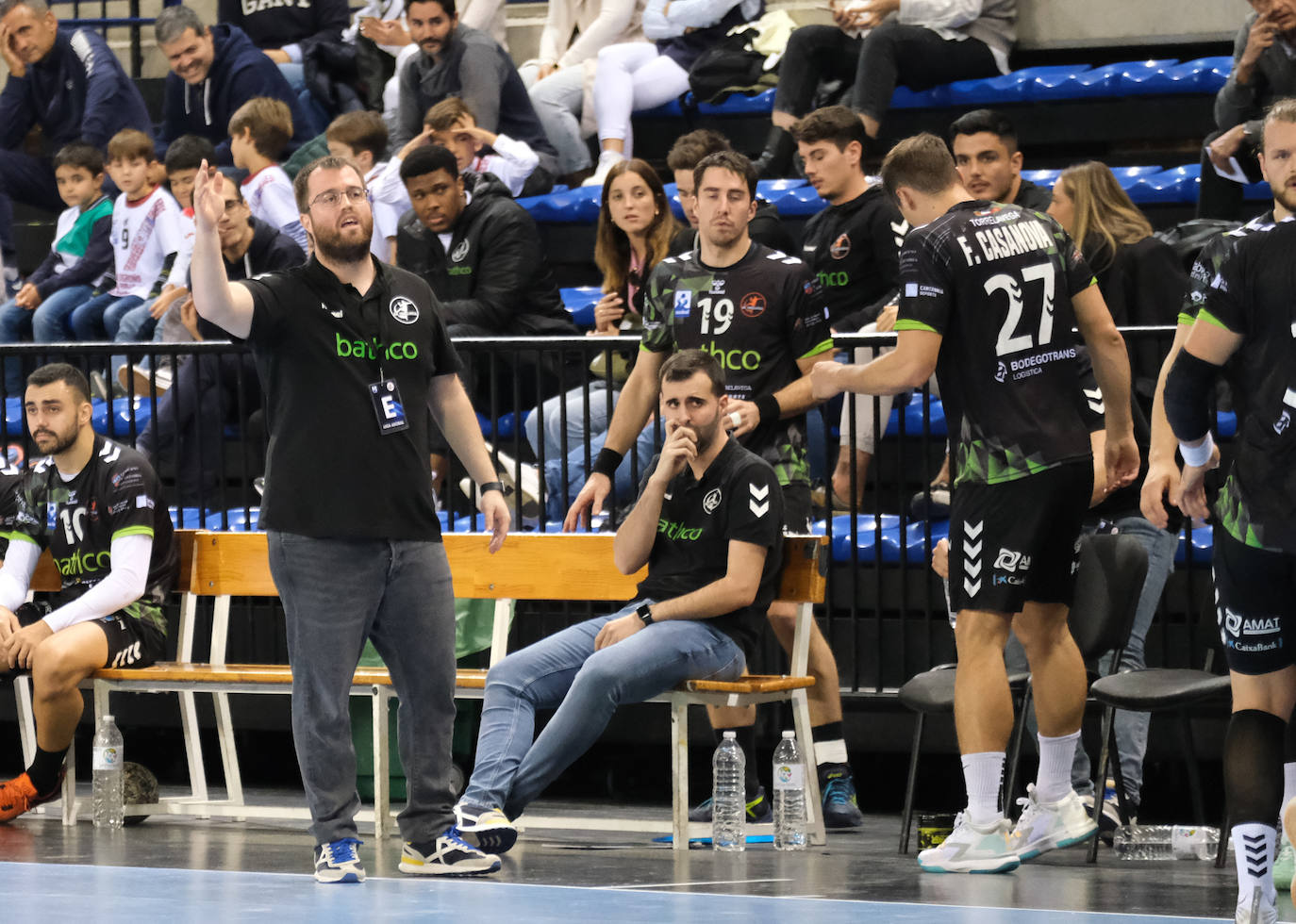 Los naranjas, liderados por Adrián Fernández con doce goles y Mile Mijuskovic bajo los palos, ganan a los franjivinos en un emocionante partido