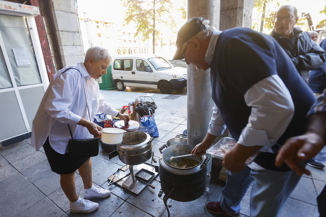 Fotos: Los cocidos convierten a Torrelavega en capital gastronómica