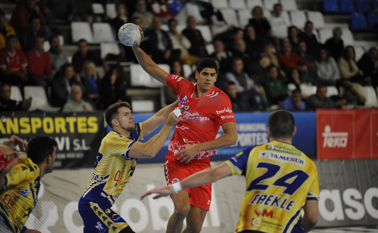 Leo Alonso, ayer en juego en La Albericia.