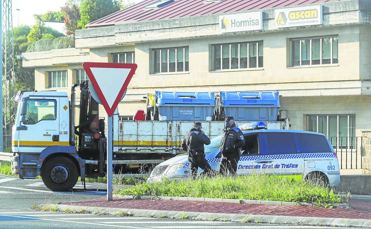 La Policía Local de Santander persiguió el 10 de noviembre de 2021 al camión de Ascán hasta la sede de Camargo, donde también se involucró la DGT. 