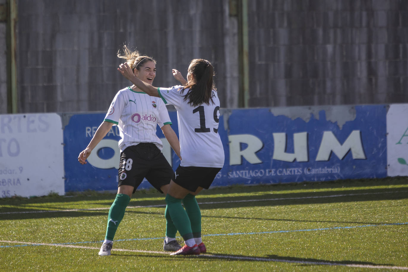 Fotos: El Racing Féminas golea al Friol en una gran primer parte