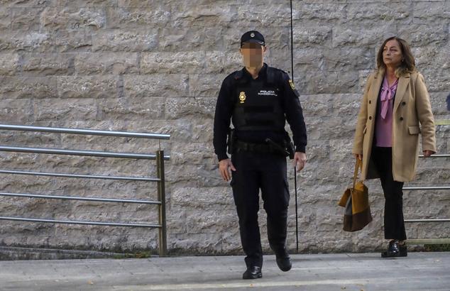 Carmen Merino, a su llegada a la sede judicial en Santander.