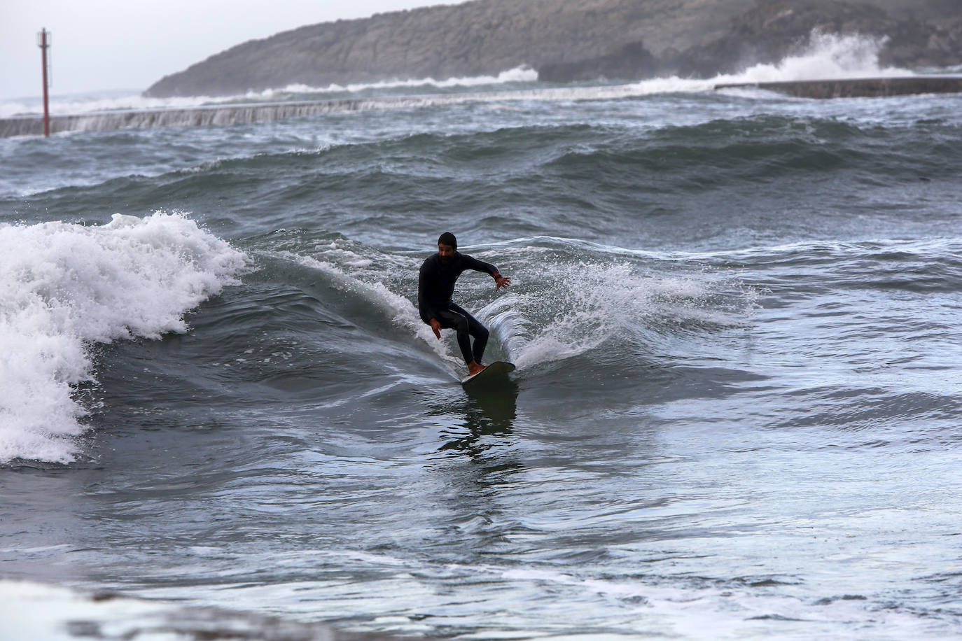 Fotos: Las imágenes que deja el temporal este lunes en Suances