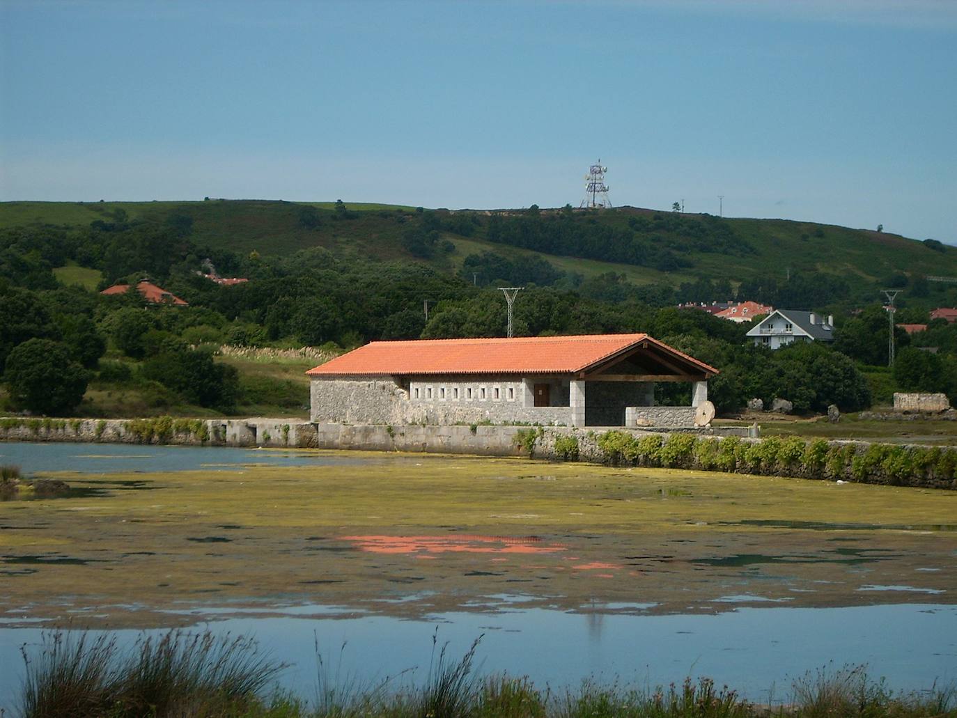 La Asociación Empresarial de Hostelería de Cantabria y los directores de los principales medios de comunicación de la región han decidido conceder el Premio Horeca 2022 a Ecoparque de Trasmiera, en una votación celebrada este martes en Las Carolinas.