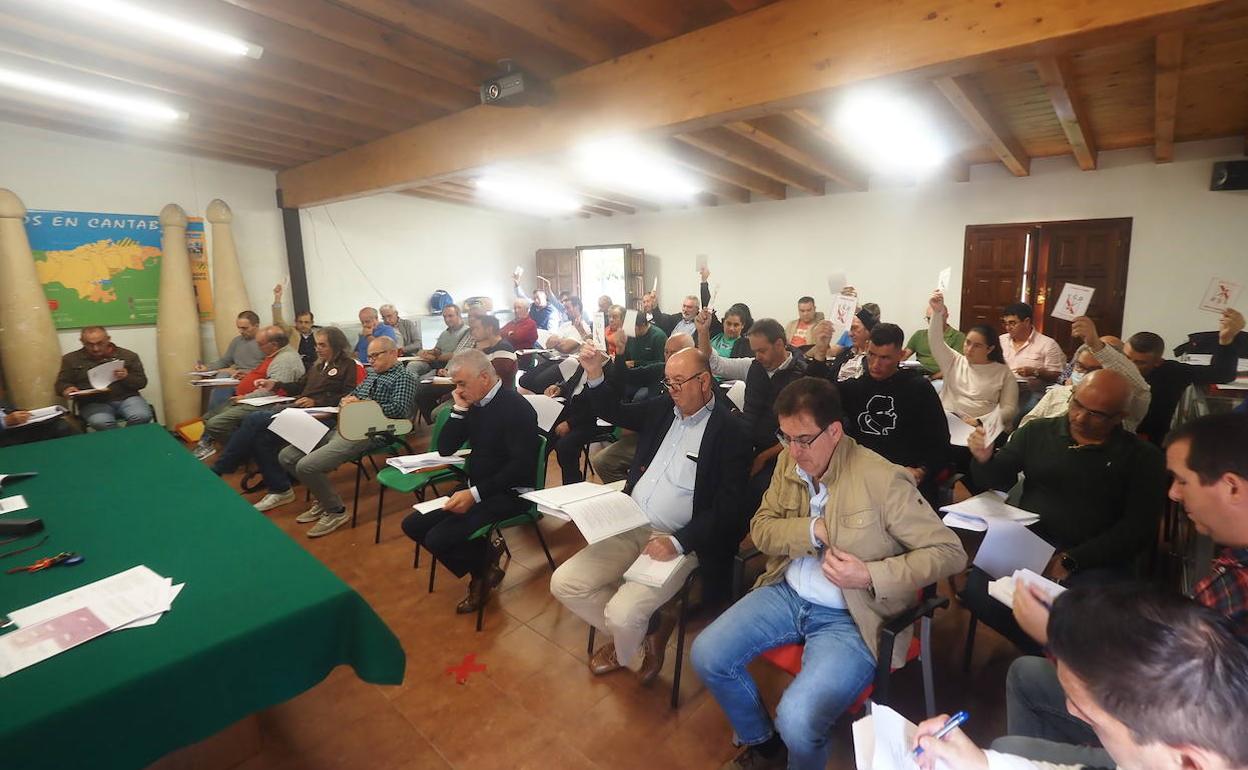 Imagen de archivo de una asamblea celebrada en el mes de octubre en el Aula Madera de ser del complejo de la Albericia