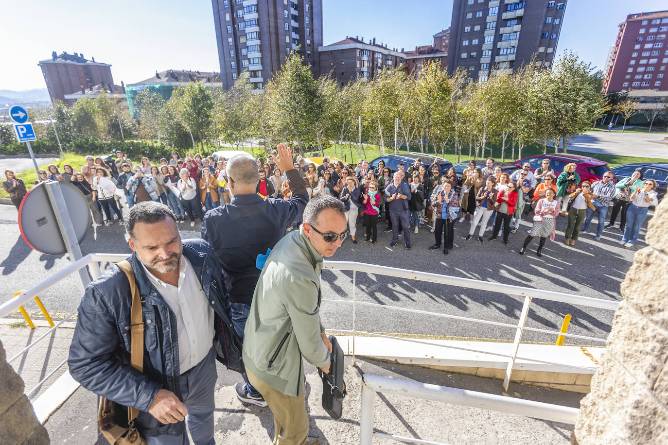 Los médicos de Atención Primaria manifestaron su apoyo al equipo negociador concentrándose a las puertas del SCS