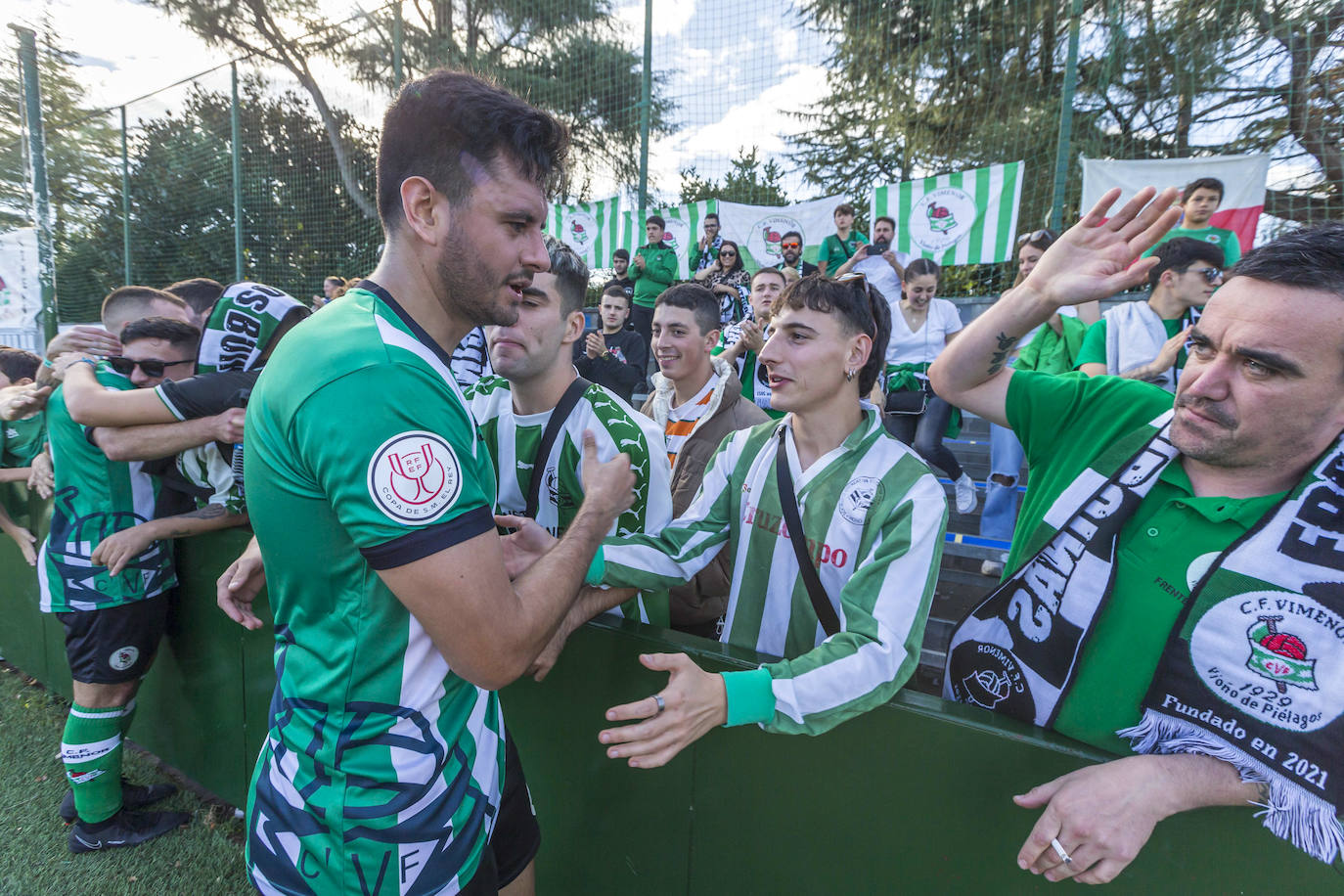 El partido de la Copa del Rey entre el Vimenor y el Mirandés en el campo en La Vidriera. 