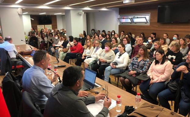 Los médicos de Atención Primaria deciden continuar con la huelga