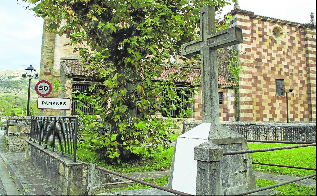 Estado actual de la Cruz de los CAídos en Pámanes, tras ser eliminados los símbolos franquistas.