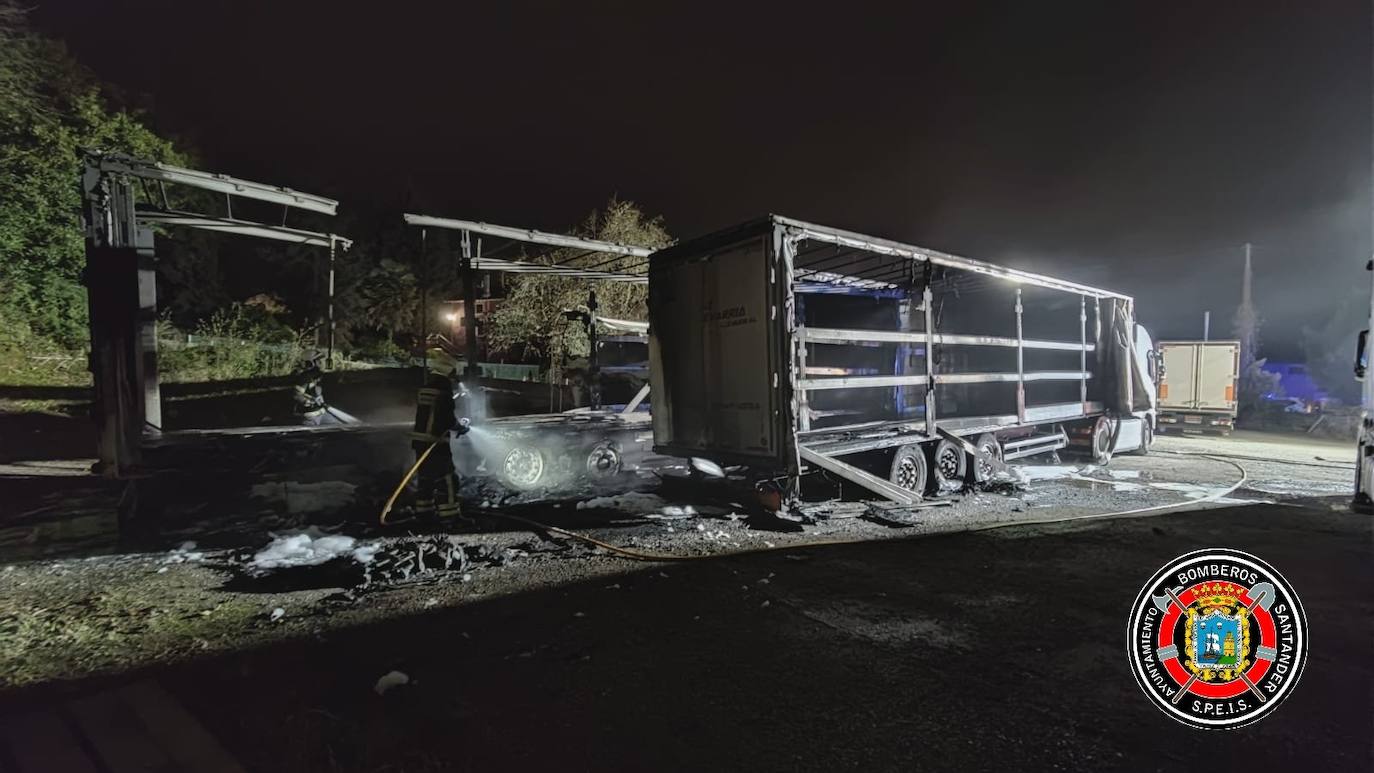 La empresa Transportes Victoriano Sáiz Echevarría e Hijos, en Villanueva de Villaescusa, ha sufrido un incendio en el que han ardido siete remolques y tres tractoras.