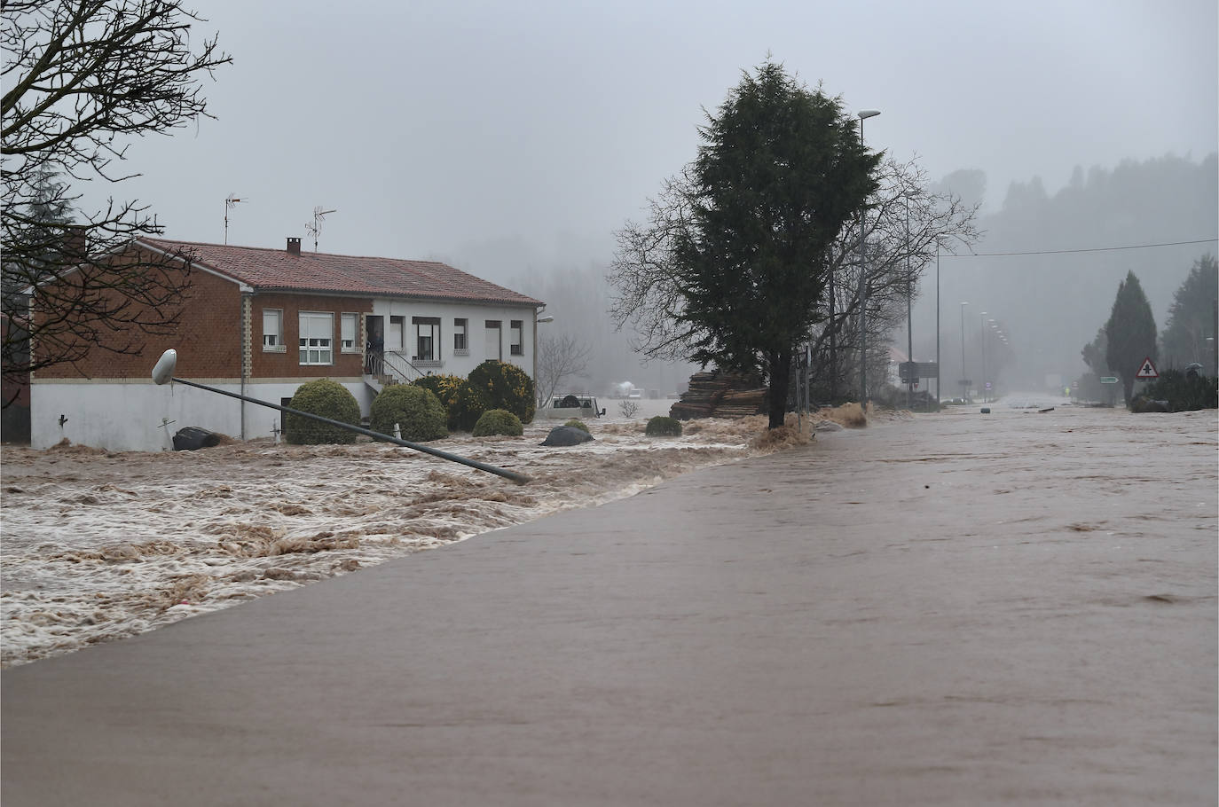 Inundaciones por crecida del río Saja en Caranceja.