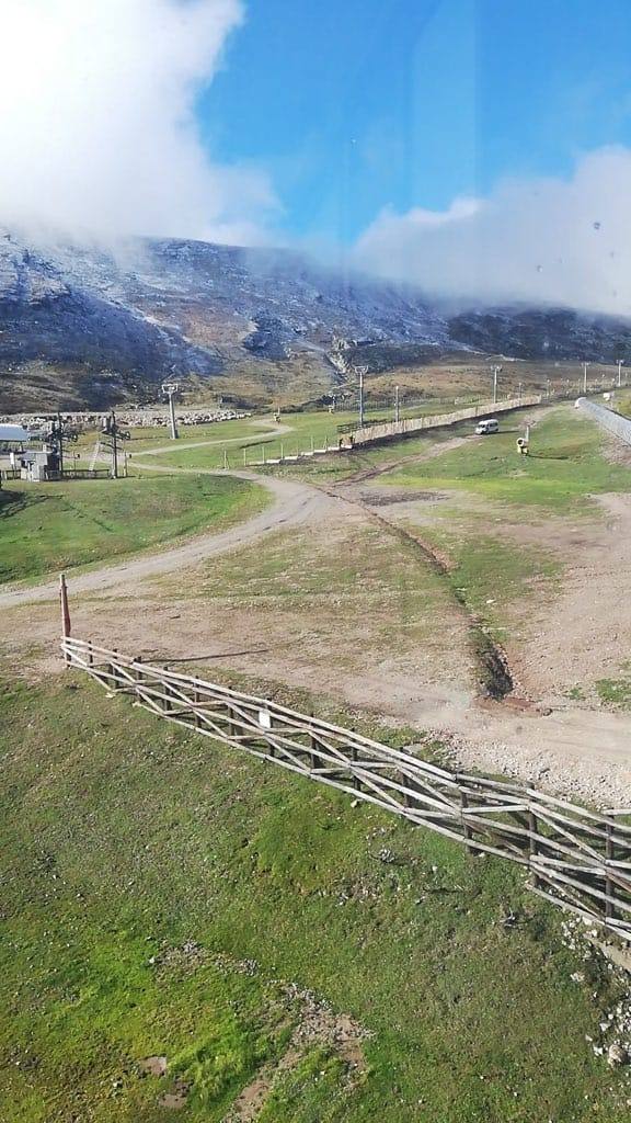 Imagen de Brañavieja sobre las doce del mediodía, cuando buena parte de la nieve caída a primera hora se había disipado.