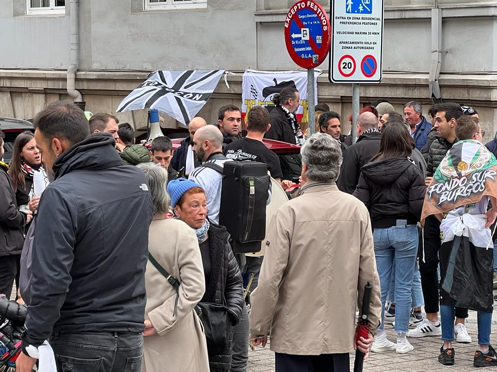 Fotos: Los aficionados del Burgos disfrutan de Peña Herbosa