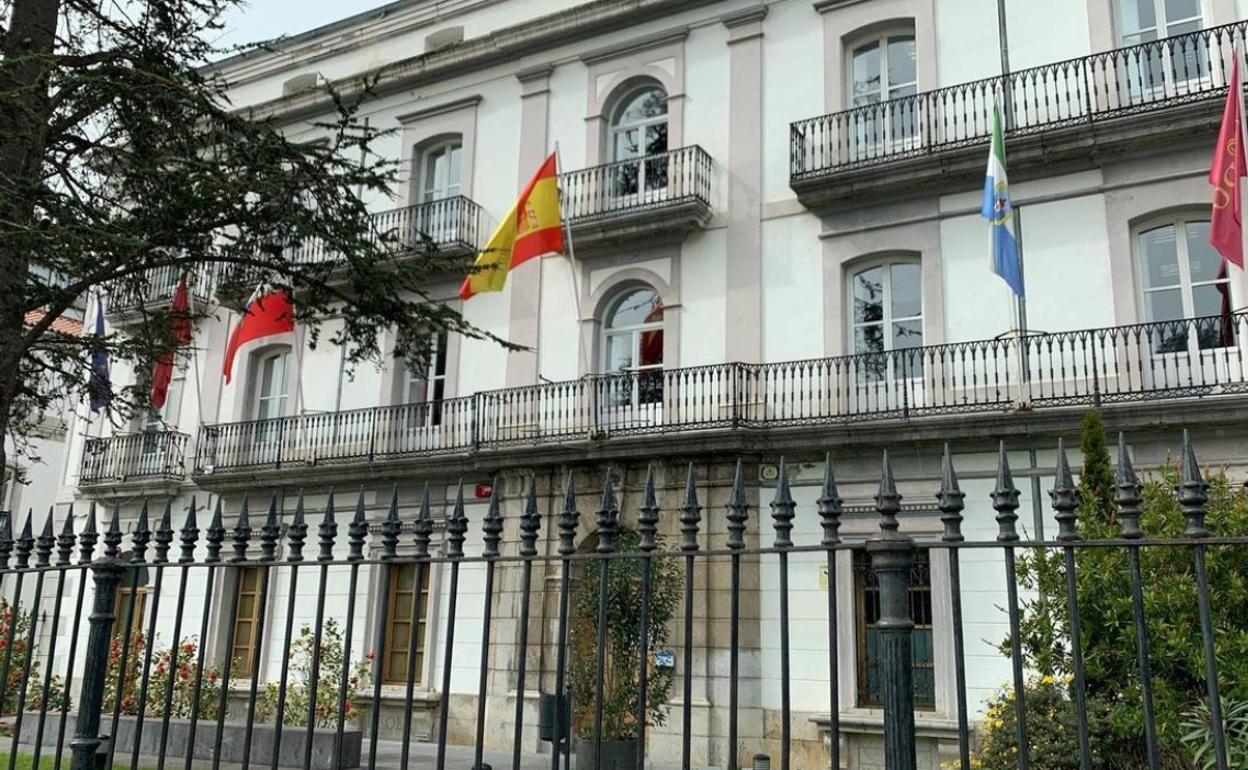 Unidos x Laredo manifiesta su “preocupación” por el proceso de estabilización laboral del Ayuntamiento de Laredo