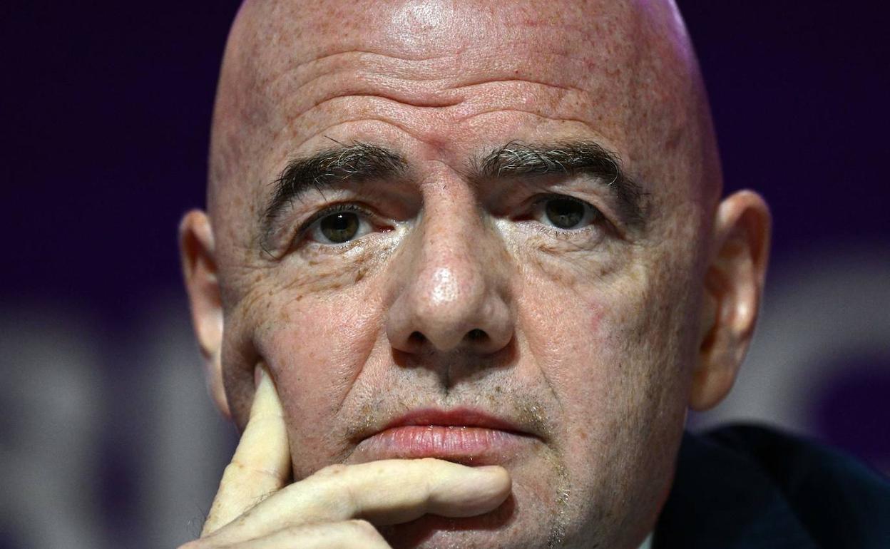 El presidente de la FIFA, Gianni Infantino, durante una rueda de prensa en Doha (Qatar).