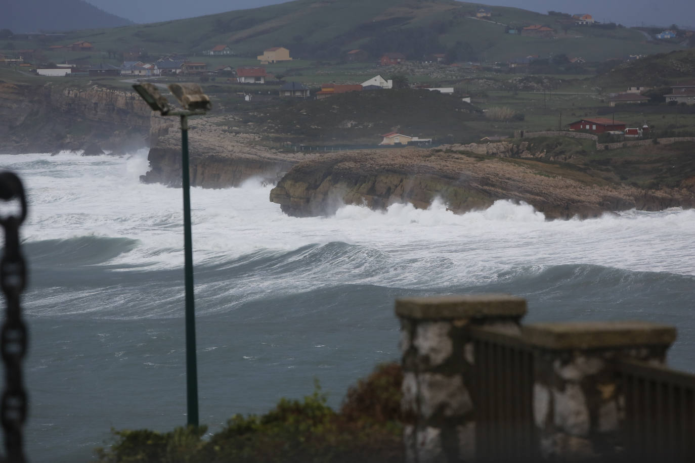 Oleaje en la costa de Suances.