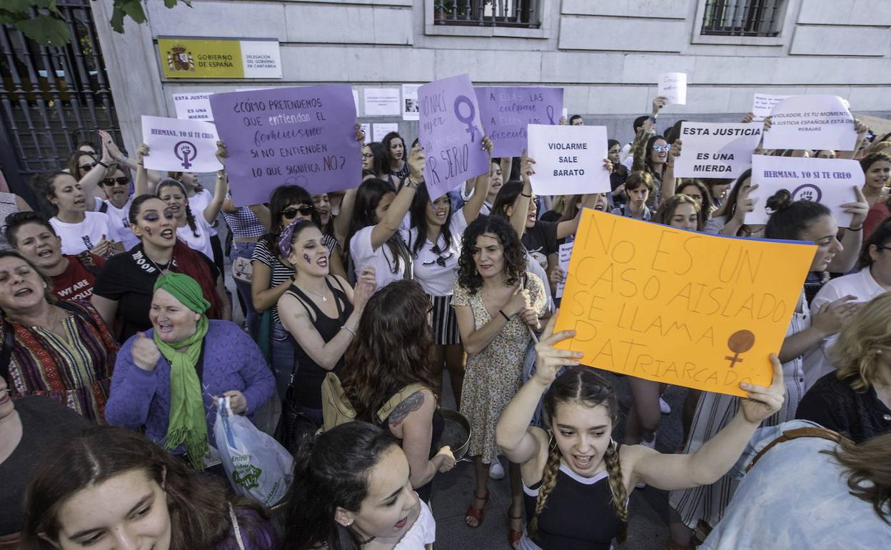 Protesta en Santander contra la puesta en libertad condicional de los miembros de 'la Manada'