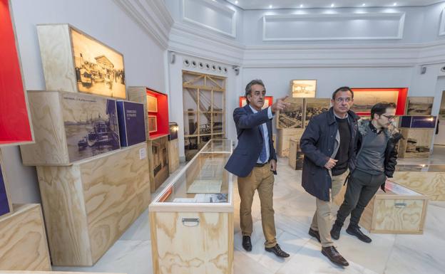 Martín, Fernández Lastra y Losada, durante la inauguración. 