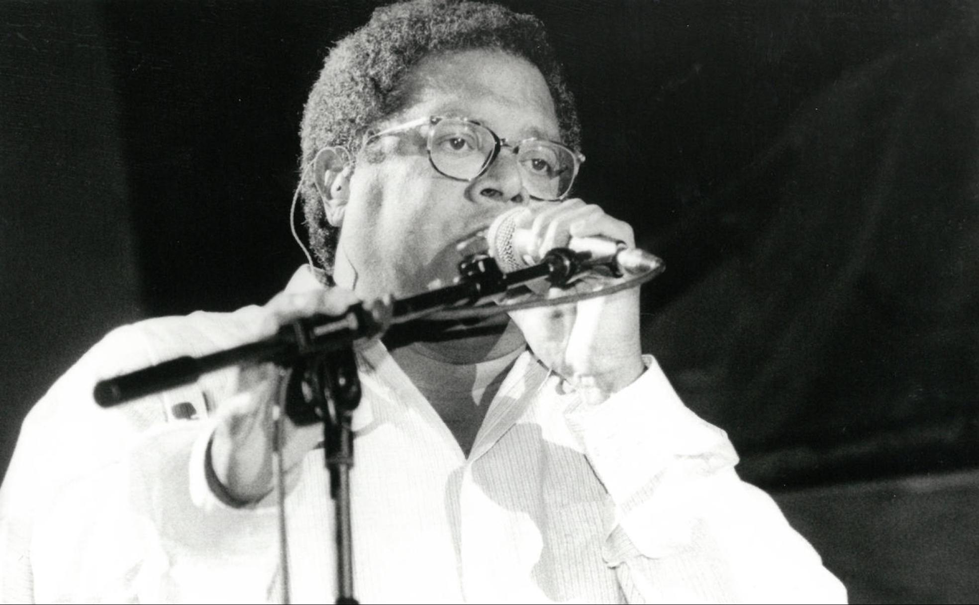 Pablo Milanés, en agosto de 1995, durante su concierto en la Plaza de Toros de Santander. 