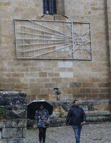 Imagen secundaria 2 - Santillana instala iluminación navideña en su colegiata tras el permiso de Cultura