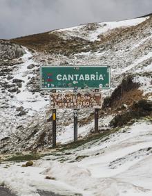 Imagen secundaria 2 - Nieve en el puerto de Lunada.