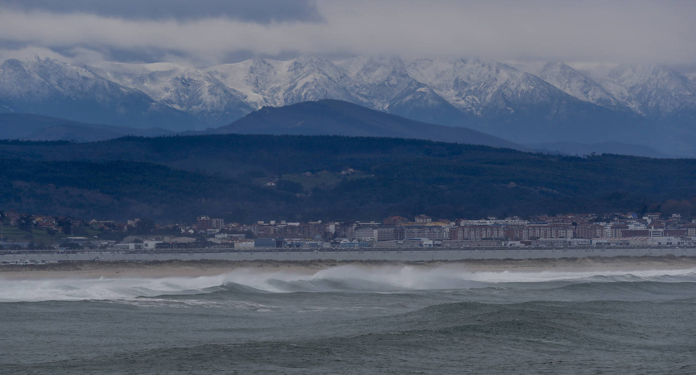 Temporal de costa, vista desde Loredo.