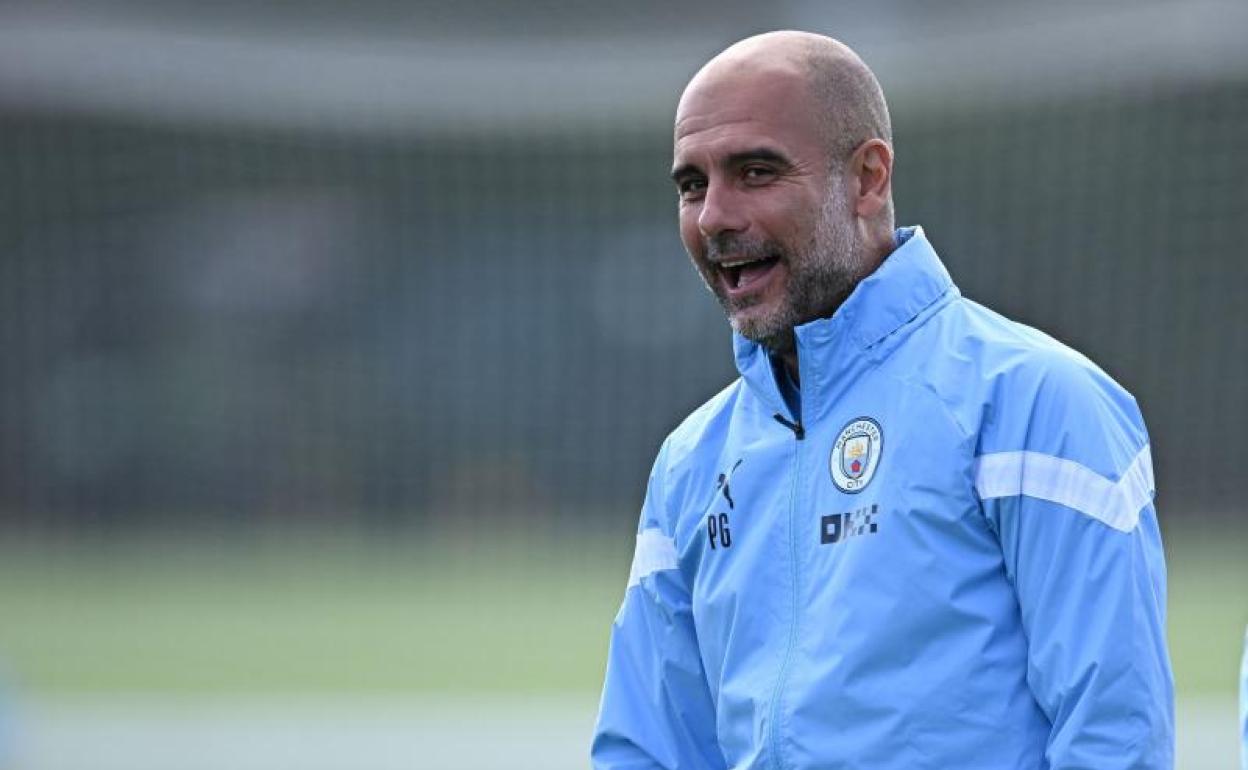 Guardiola en un reciente entrenamiento con el Manchester City