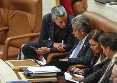 Imagen secundaria 1 - Gobierno y oposición confrontan su modelo económico en el debate del Presupuesto para Cantabria