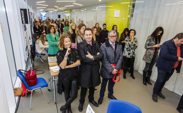 Numerosas personas acudieron este jueves a la II Feria de Empleo y Talento que se celebra en Torrelavega