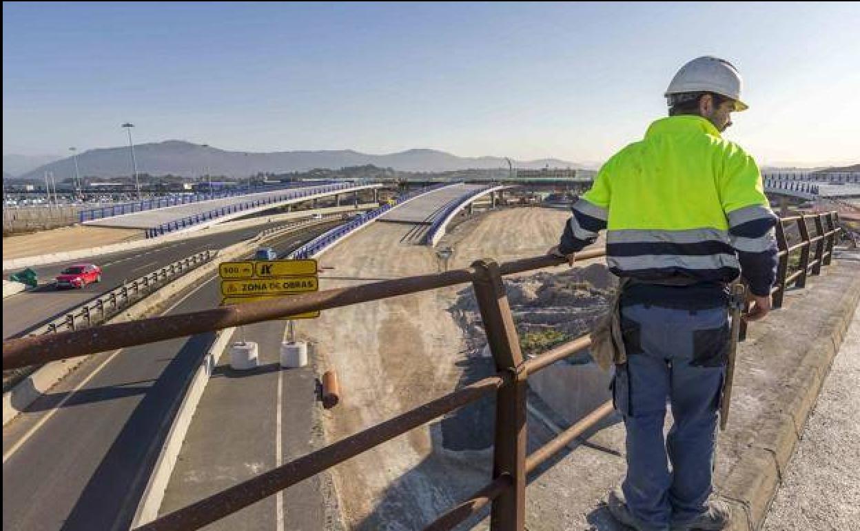 Las obras del acceso al Puerto de Raos cortarán el tráfico nocturno en la A-67 desde hoy y hasta el 29 de noviembre