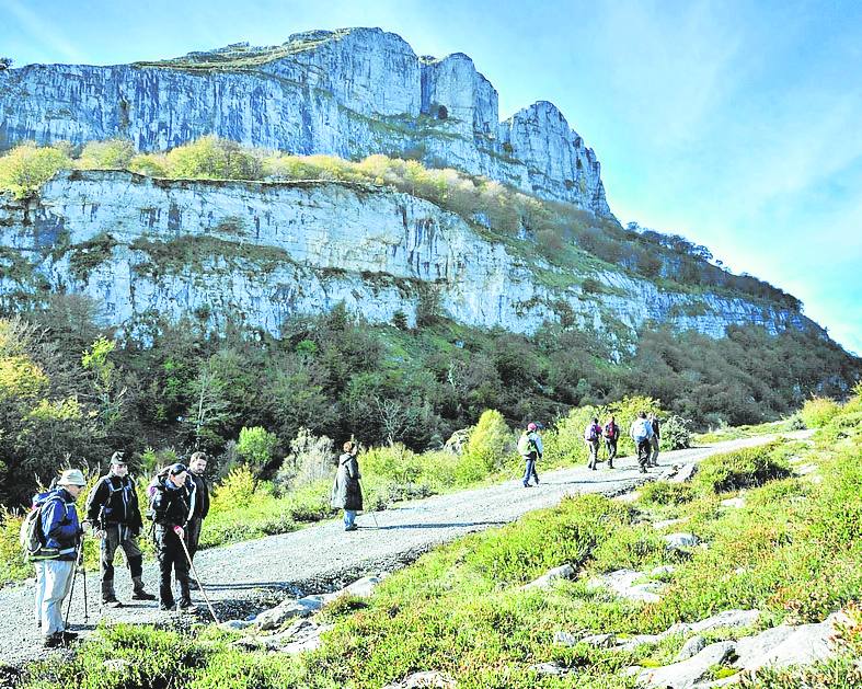 Ruta por el parque natural Collados del Asón. 