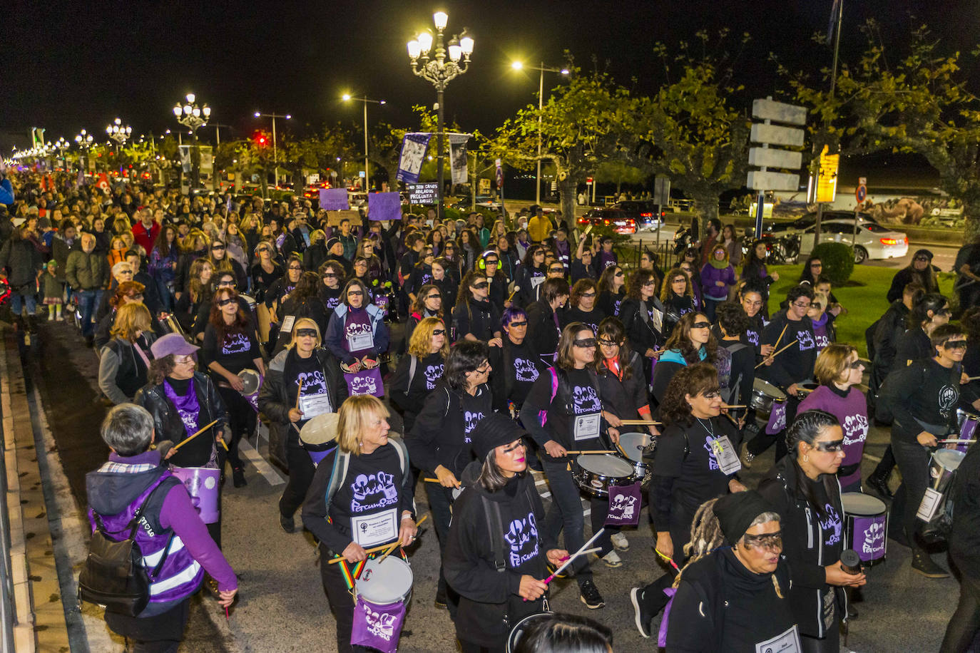 Más de 1.500 personas han recorrido las calles de Santander contra la violencia machista con motivo del 25N.