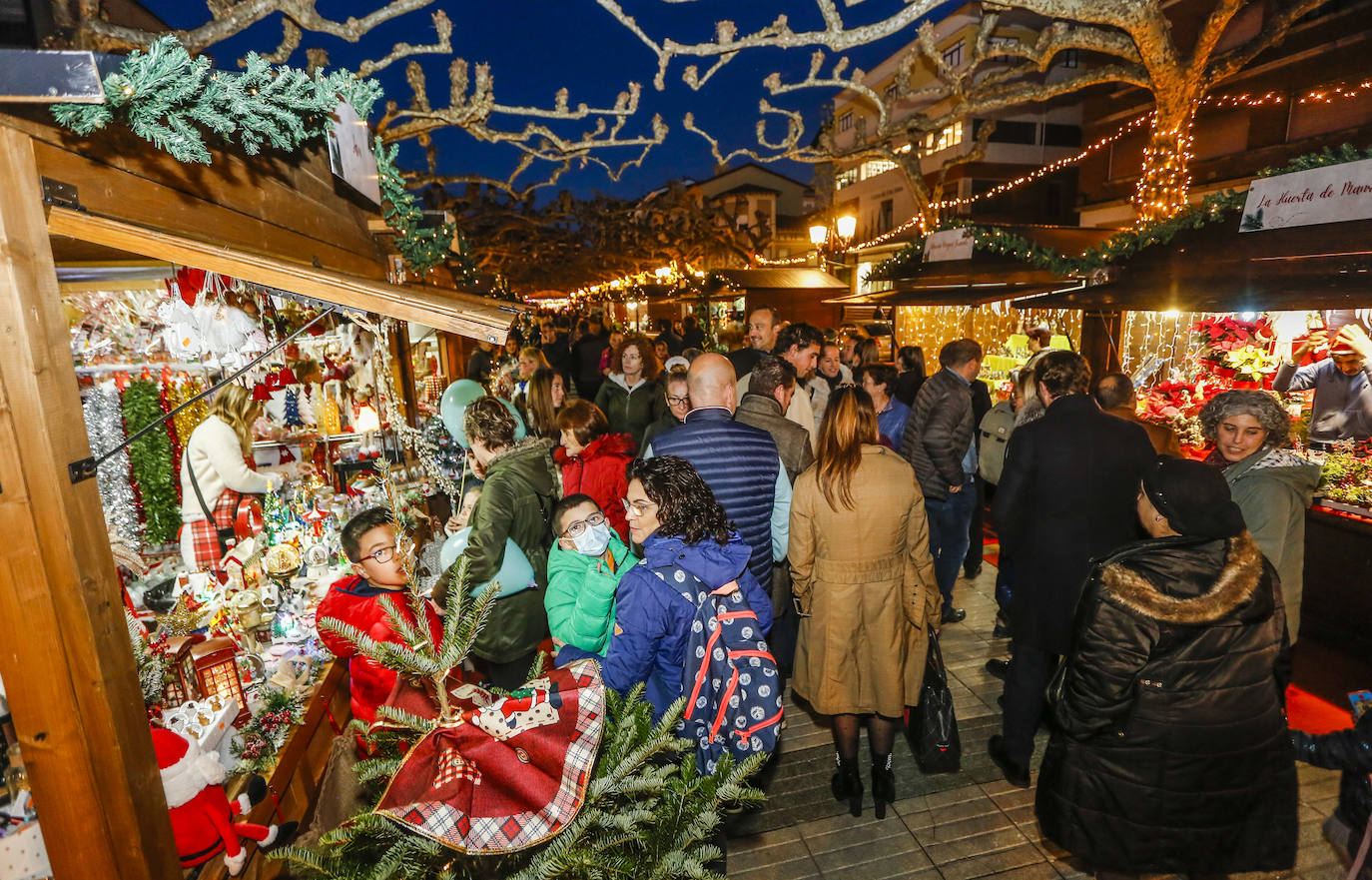 Fotos: La Feria de Navidad de Torrelavega abre con 20 casetas