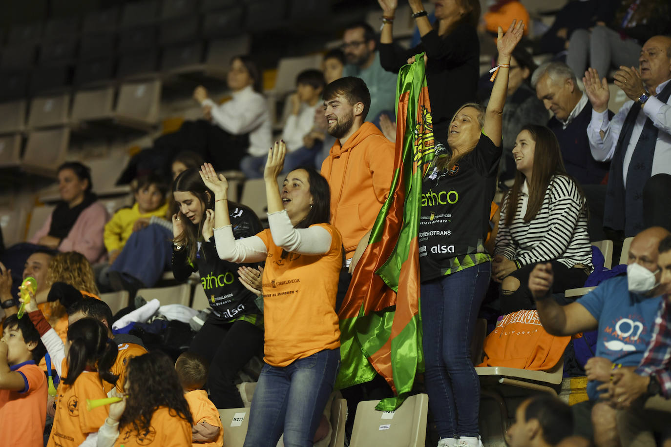 Fotos: El Bathco Torrelavega gana al Abanca León