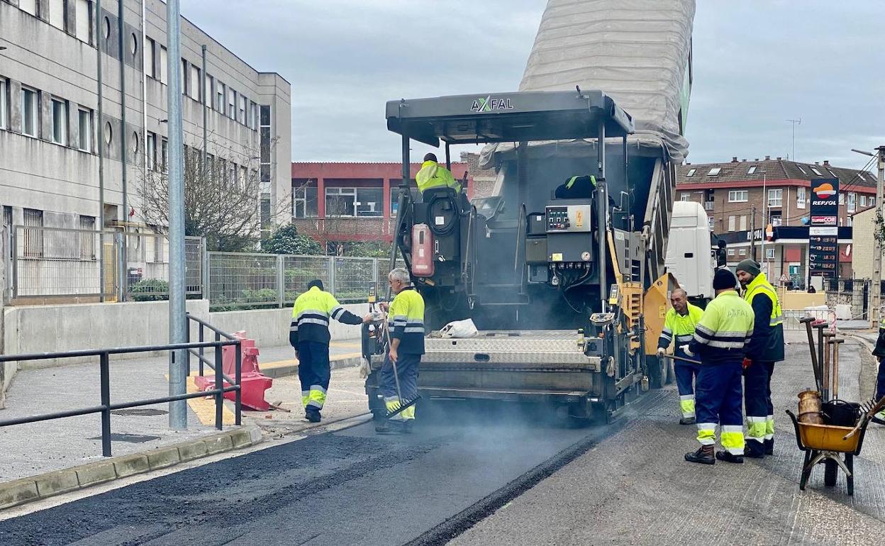Las obras de regeneración urbana de la calle Repuente de Santander finalizarán en enero