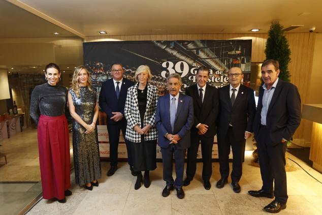 Marta Barca, Barbara Gutiérrez, Ricardo Lombera, Marina Lombó, Miguel Ángel Revilla, Francisco Agudo, Javier López Marcano e Ignacio Pérez. 