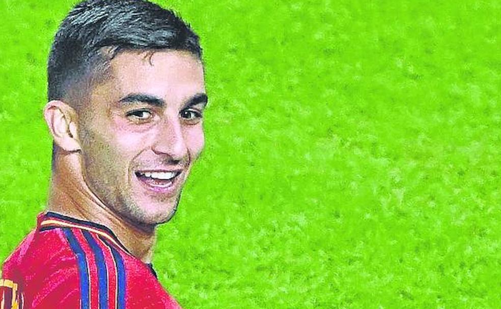 Ferran Torres celebra uno de sus goles en el partido contra Costa Rica.